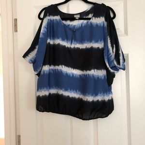 Fun flowy shirt size XL